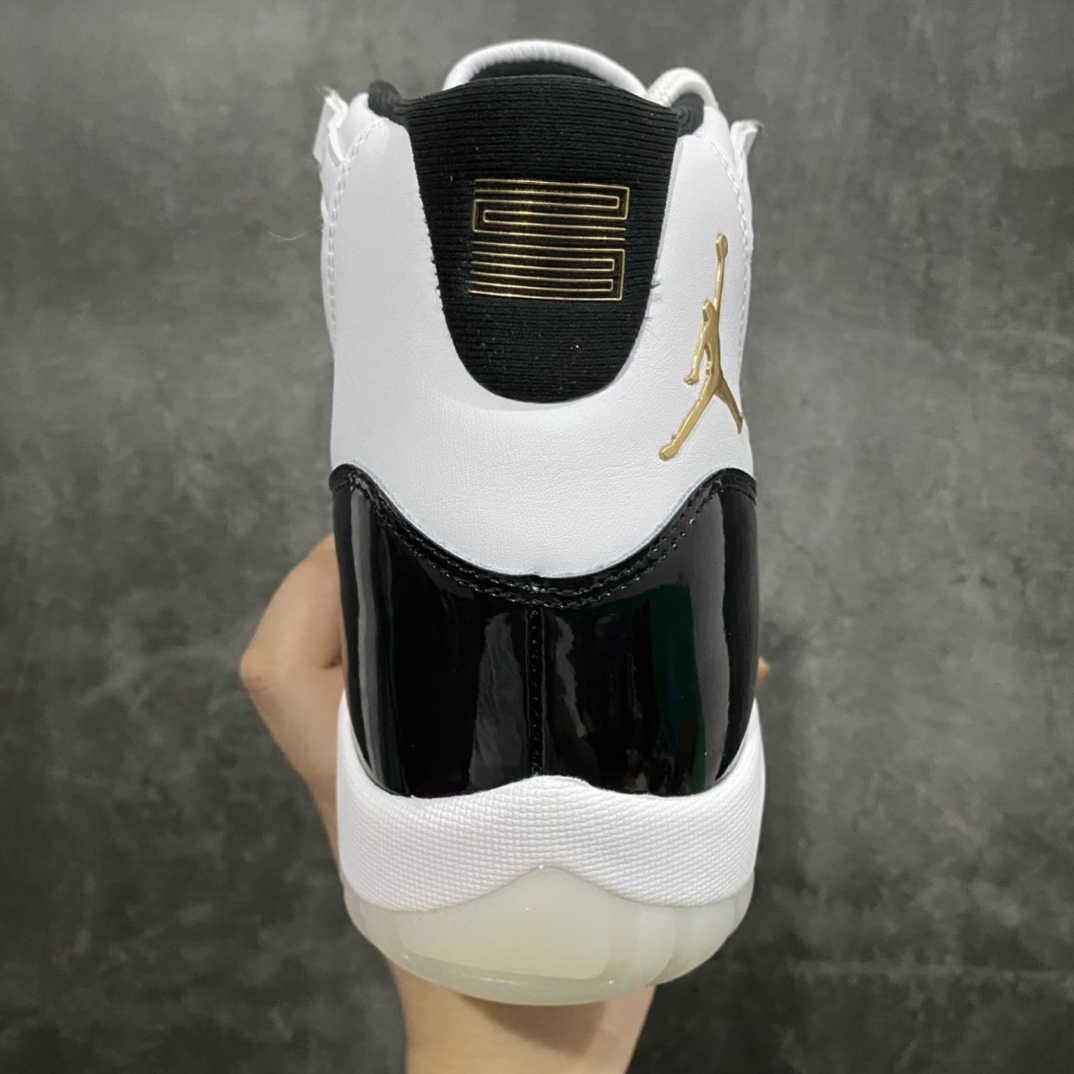 图片[4]-【外贸纯原】 Air Jordan AJ11 \”DMP\”金砖 CT8012-170n此版鞋面白色部分为皮面n同步官方最近新流出原鞋渲染图细节n(早期官方渲染图白色部分为尼龙布面）nn原楦原档案数据开模打造原厂中底拉帮钢印 原厂漆皮 防冻不开裂头层皮料 原装鞋撑 水晶大底正确色度色泽原楦原数据刺绣 原厂车缝走线及对位 毫厘不差飞人logo采用原数据电脑刺绣 原装正品碳纤维真实碳板 增强抗扭 原内标 原盒标 正确官方原盒 原厂防氧化水晶外底 原厂配套厂全掌solo气垫 Size：40 40.5 41 42 42.5 43 44 44.5 45 45.5 46 47.5 48.5-莆田鞋批发中心