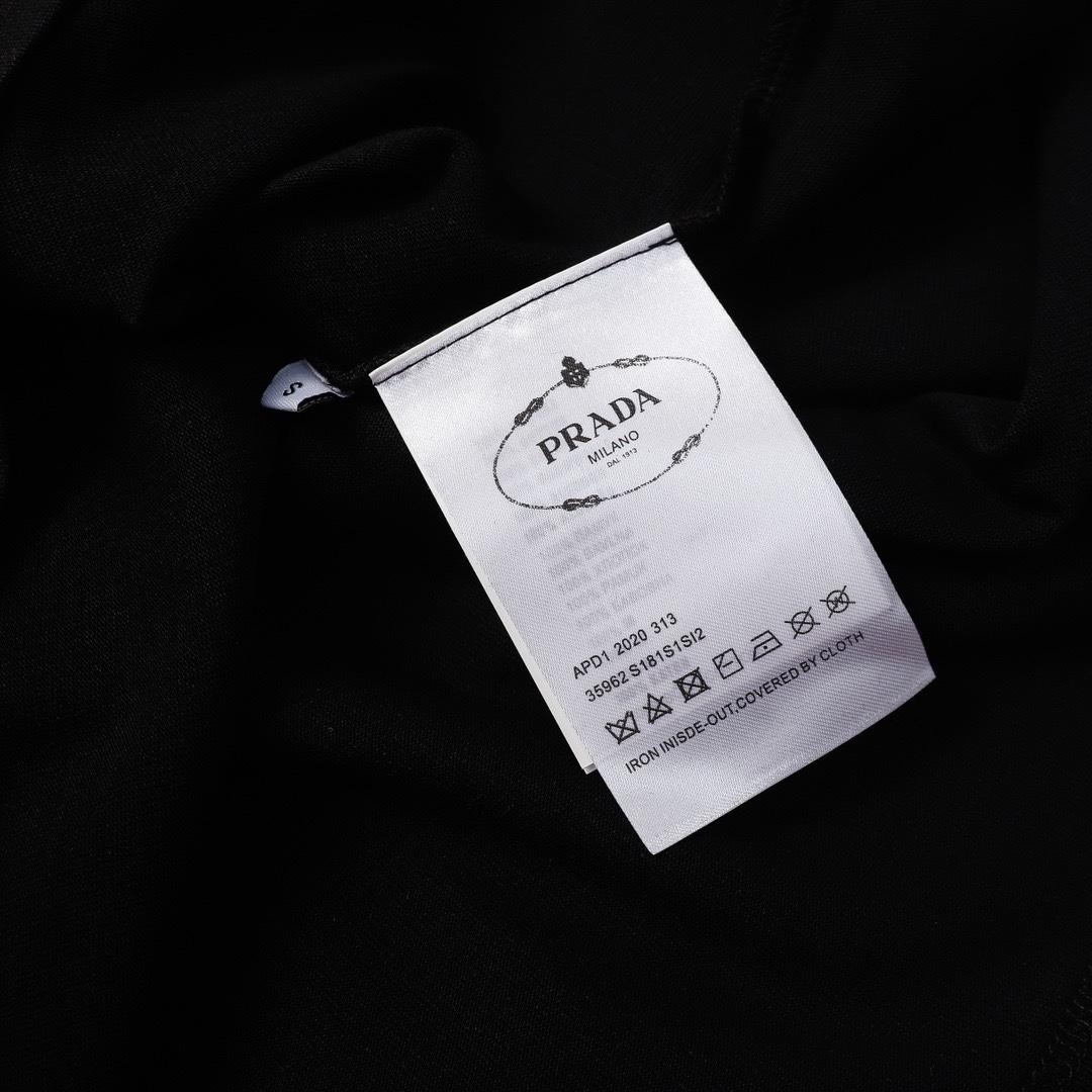 170 PRADA/普拉达 23SS 三角字母印花短袖