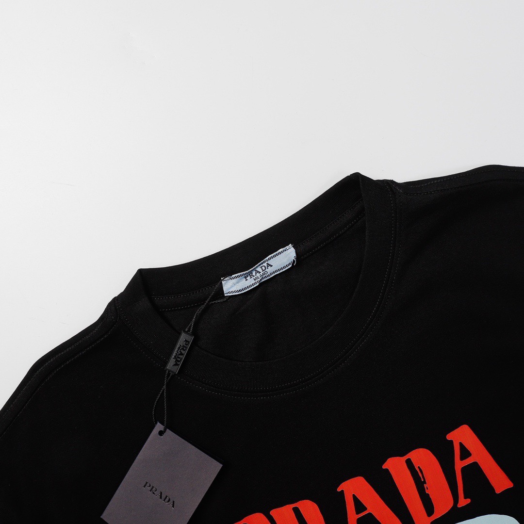 170 PRADA/普拉达 23SS 三角字母印花短袖