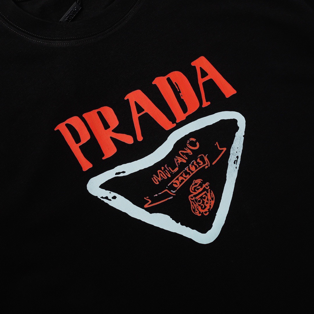 170 PRADA/普拉达 23SS 三角字母印花短袖