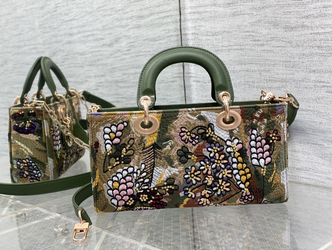 Lady latest limited edition heavy-crafted beaded Lady Dior bag, a 5