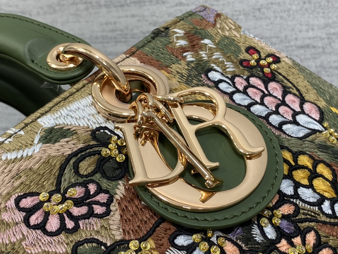 Lady latest limited edition heavy-crafted beaded Lady Dior bag, a 3