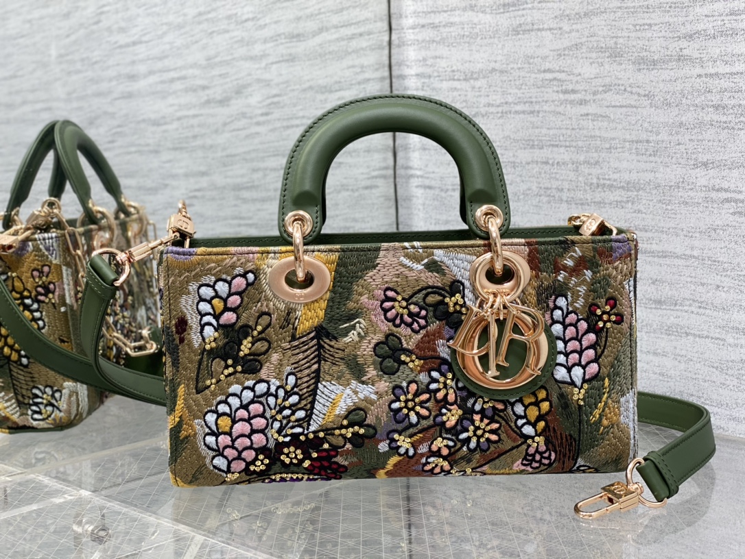 Lady latest limited edition heavy-crafted beaded Lady Dior bag, a 2