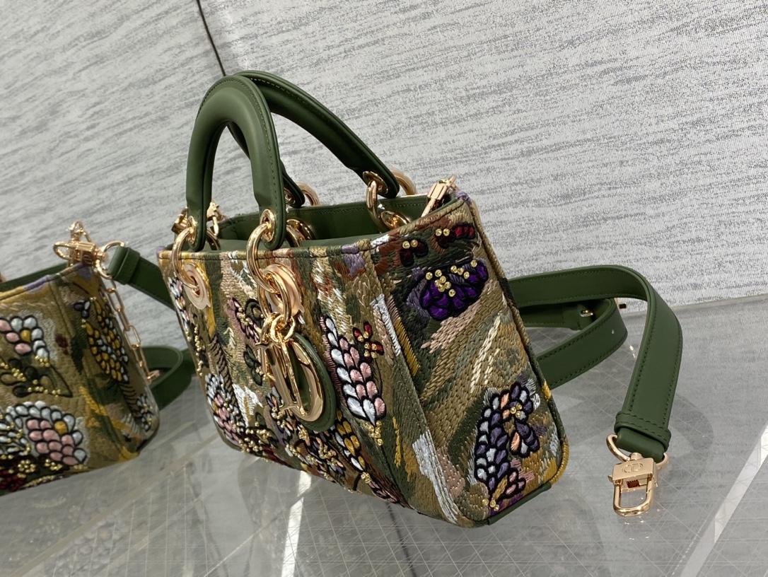 Lady latest limited edition heavy-crafted beaded Lady Dior bag, a 4