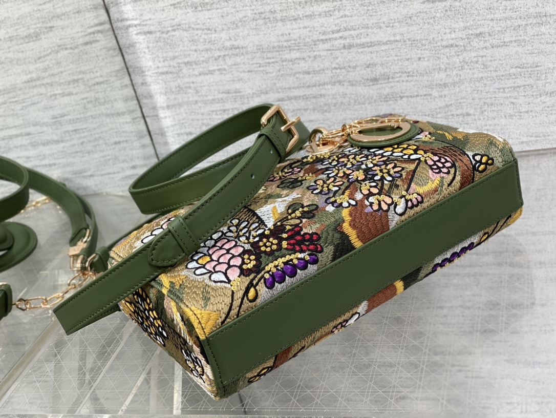 Lady latest limited edition heavy-crafted beaded Lady Dior bag, a 7