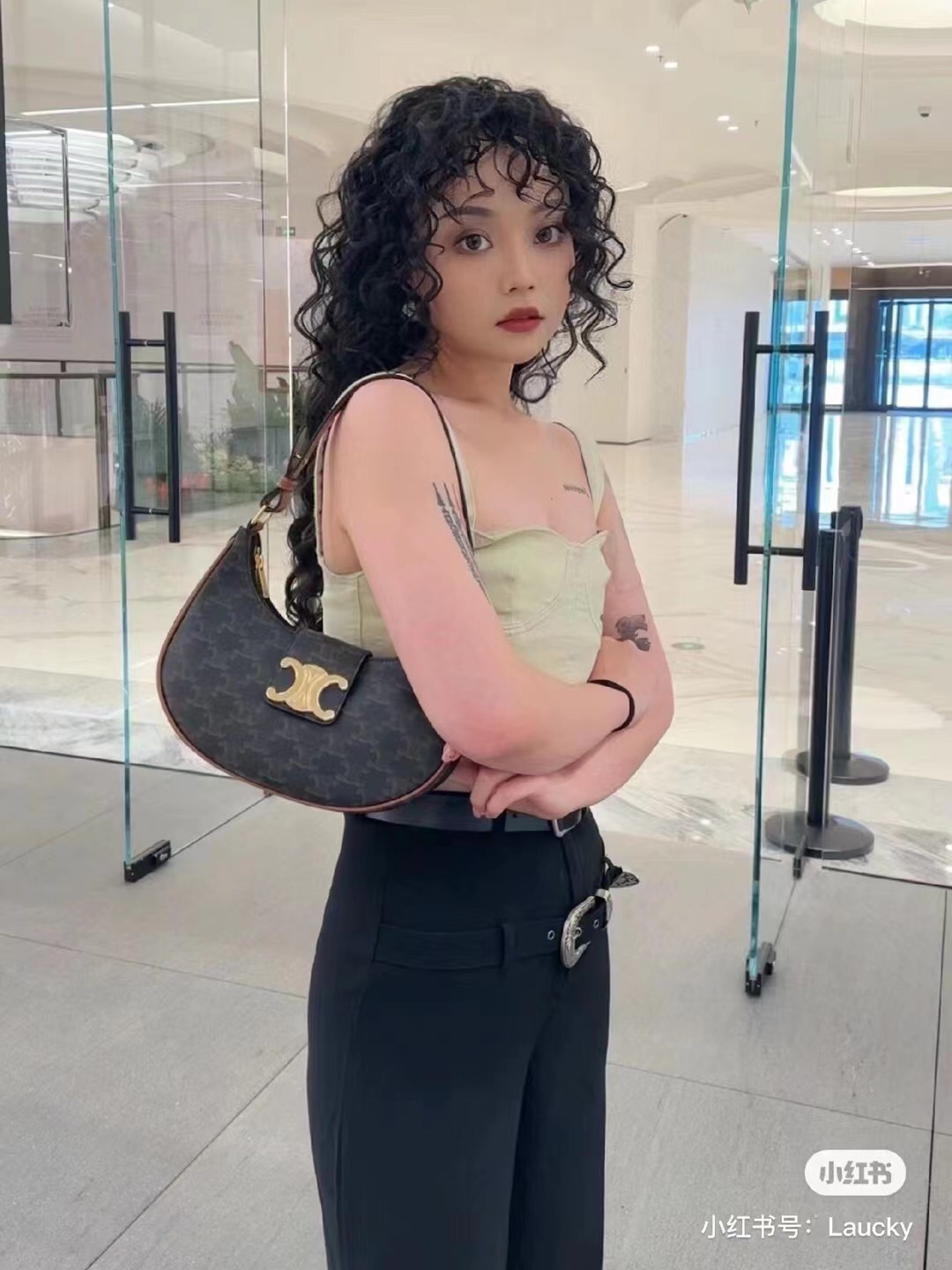 Celine A must-have presbyopic armpit bag for fashionistas