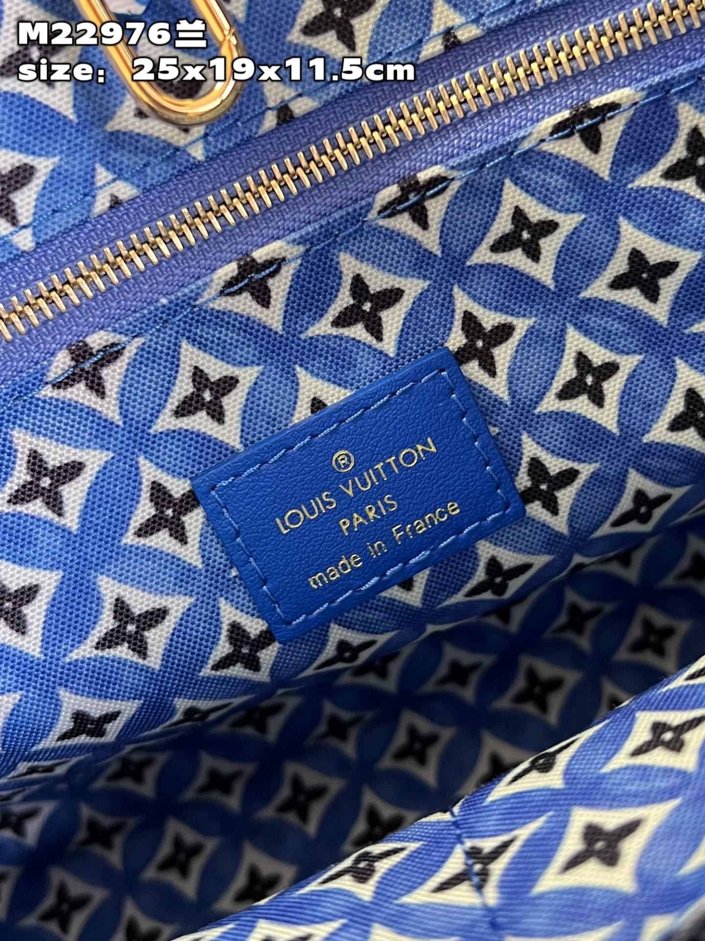 顶级原单M22976蓝本款OnTheGo小号手袋为帆布铺陈淡雅GiantMonogram图案于饰边和顶部