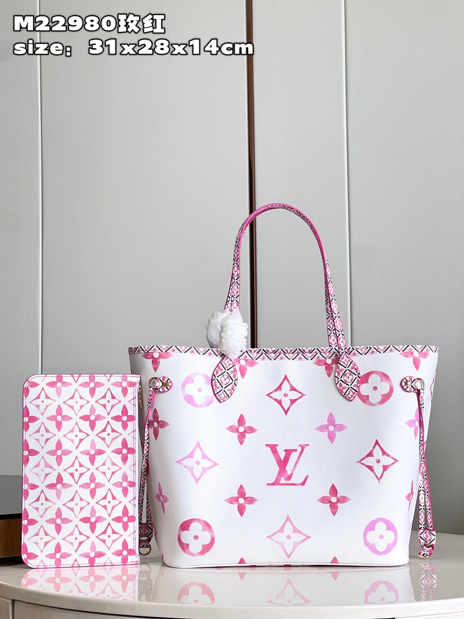 顶级原单M22980玫红本款Neverfull中号手袋为淡雅帆布描绘GiantMonogram图案令LV