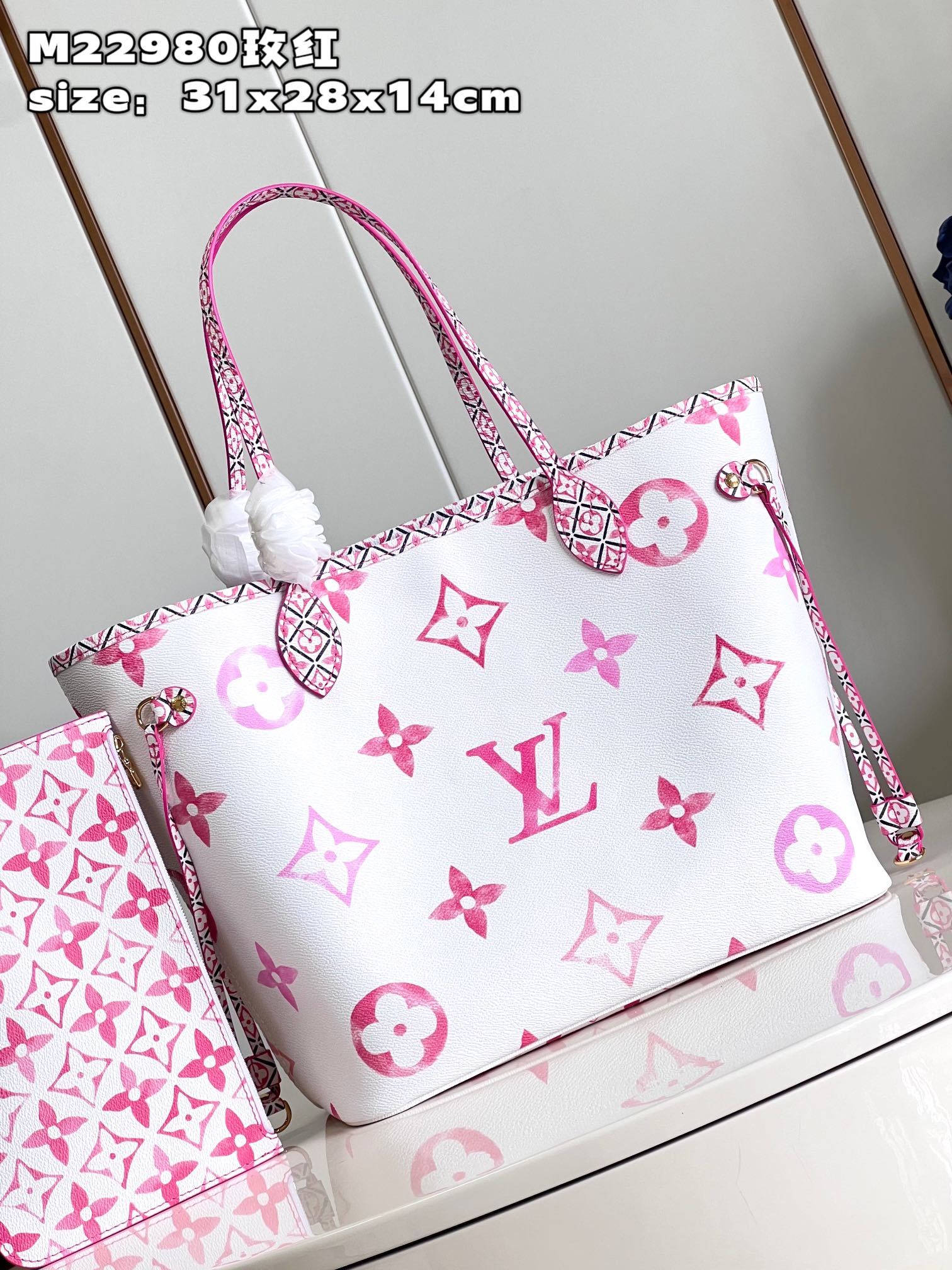 顶级原单M22980玫红本款Neverfull中号手袋为淡雅帆布描绘GiantMonogram图案令LV