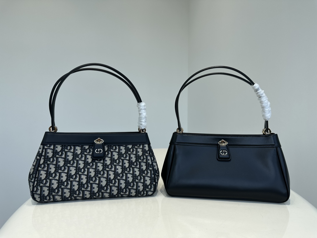 New Dior Dior hand-held armpit bag!