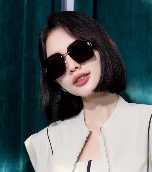 Fake Designer
 Fendi Sunglasses Women Spring Collection Fashion