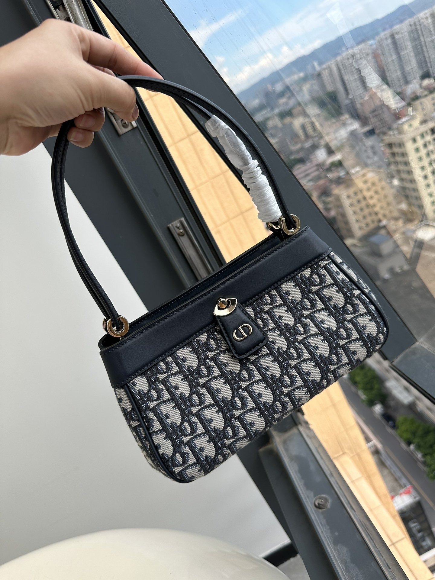 High-end premium pure original Dior small 23s new key armpit bag shoulder handbag, the bag body is carefully made of classic blue embroidered jac