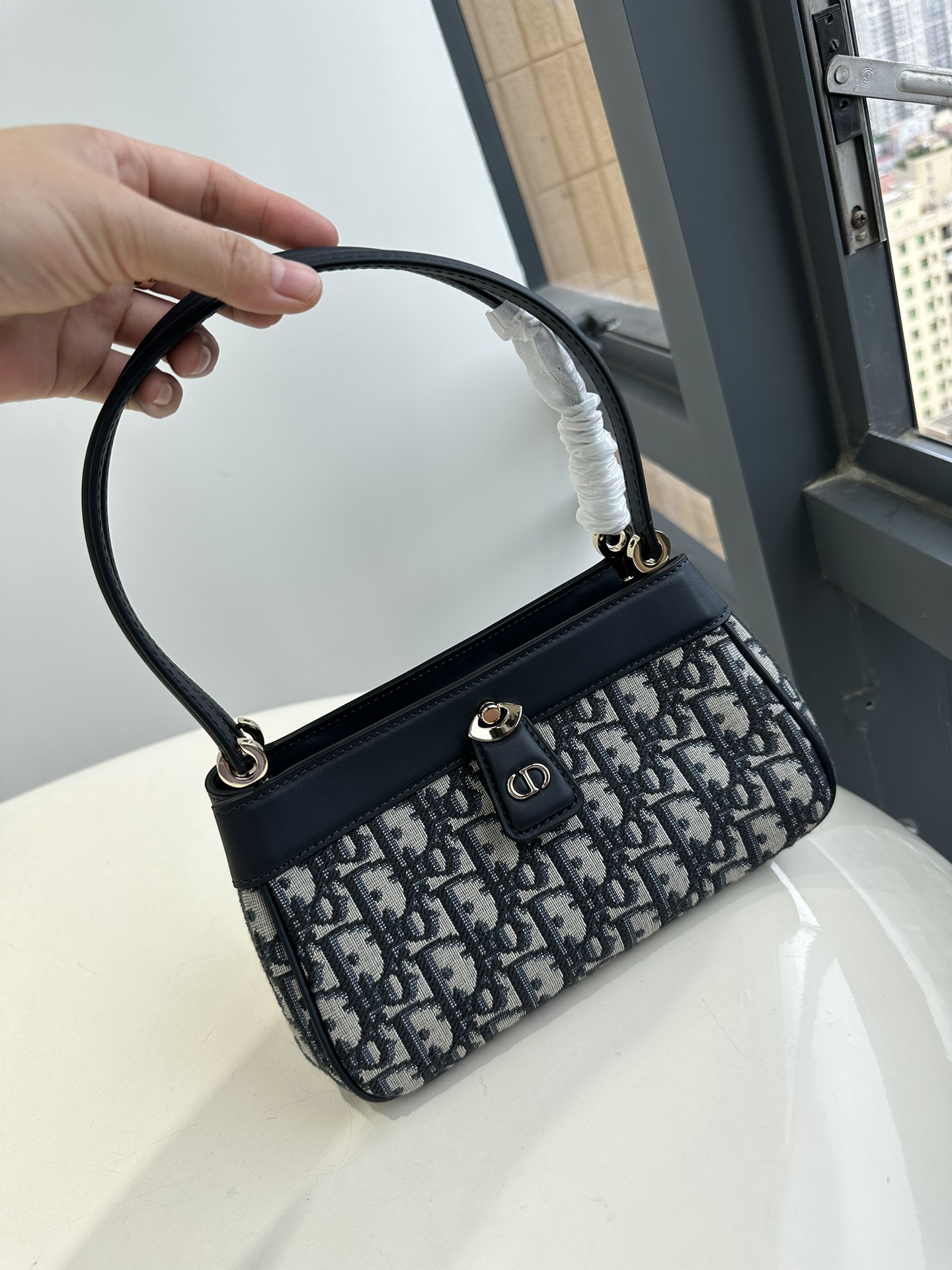 High-end premium pure original Dior small 23s new key armpit bag shoulder handbag, the bag body is carefully made of classic blue embroidered jac