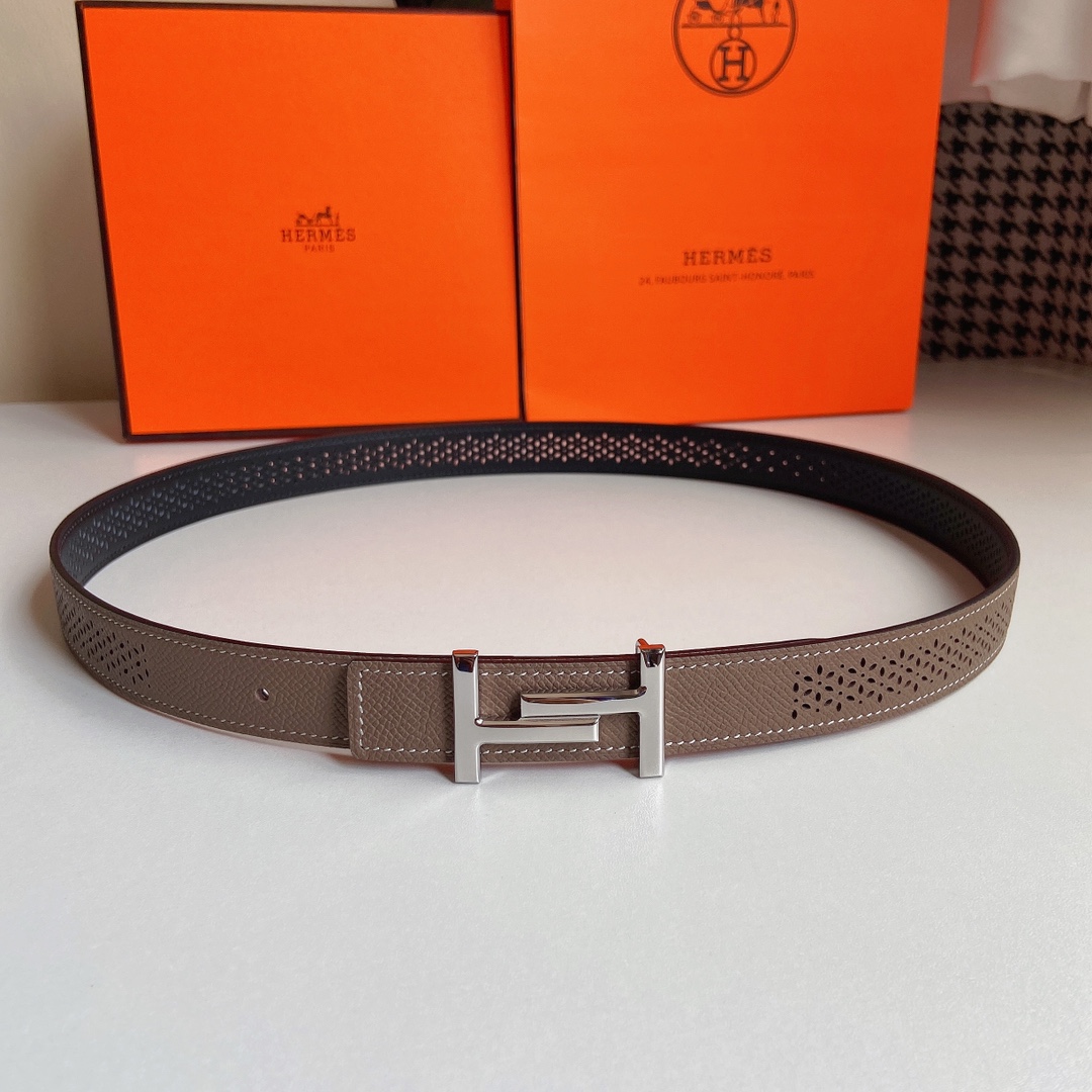 Hermes[正]精品钢制五金配镂孔Epsom小牛皮双面皮腰带精致镂孔与花卉图案为皮革增添梦幻轻盈质感搭