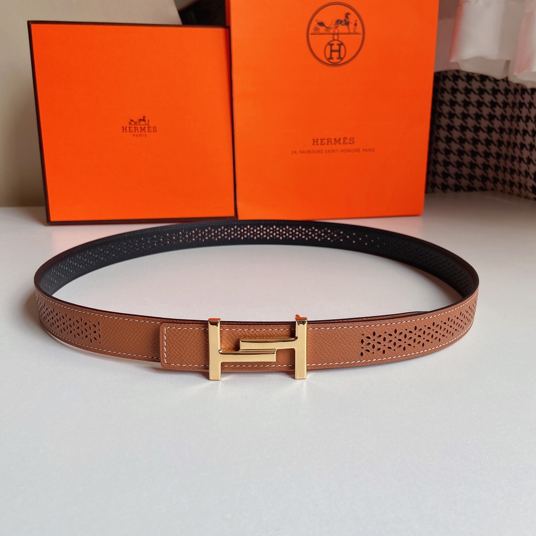 Hermes[正]精品钢制五金配镂孔Epsom小牛皮双面皮腰带精致镂孔与花卉图案为皮革增添梦幻轻盈质感搭