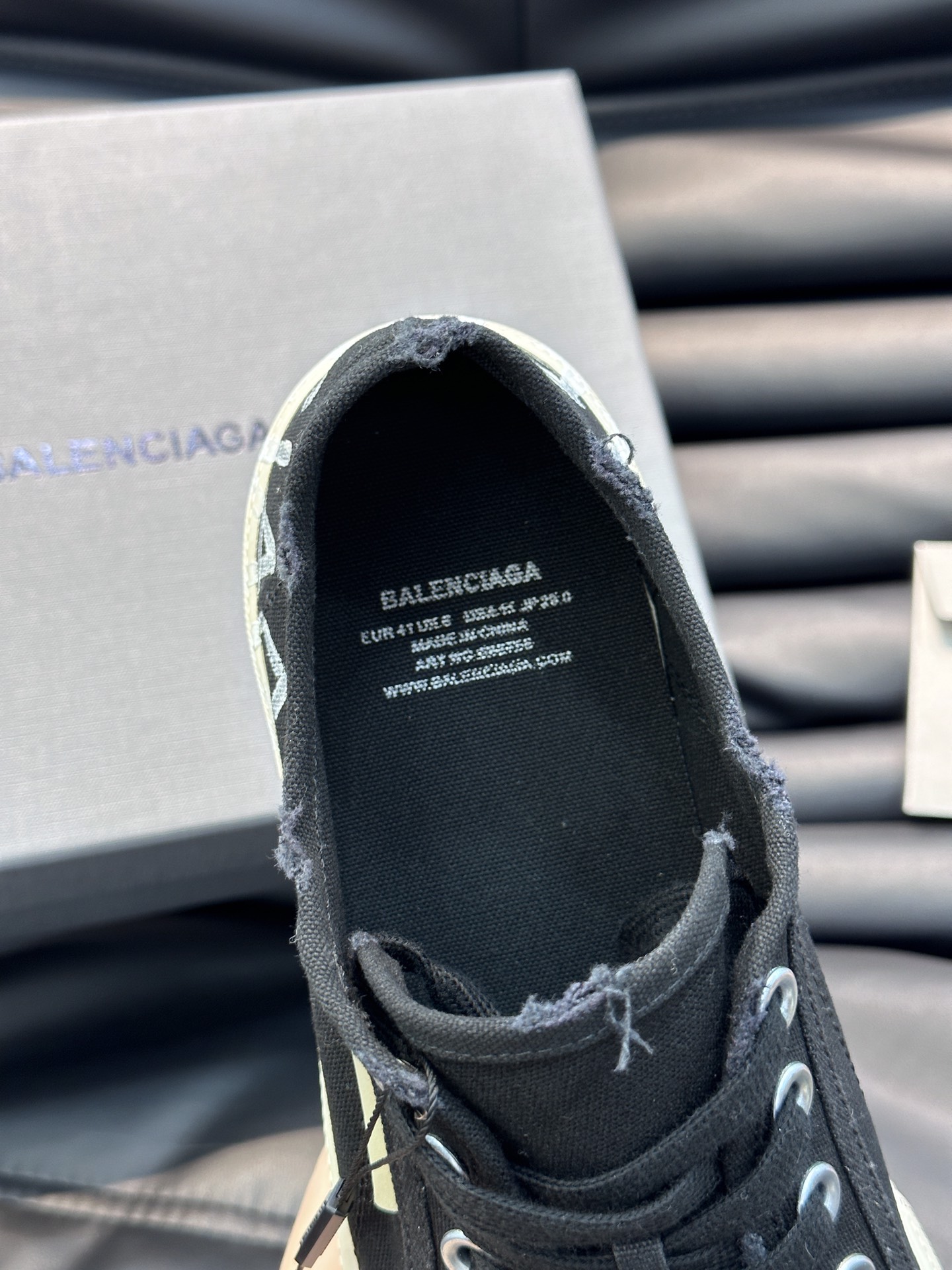 BALENCIAG*复古炮弹出击全新