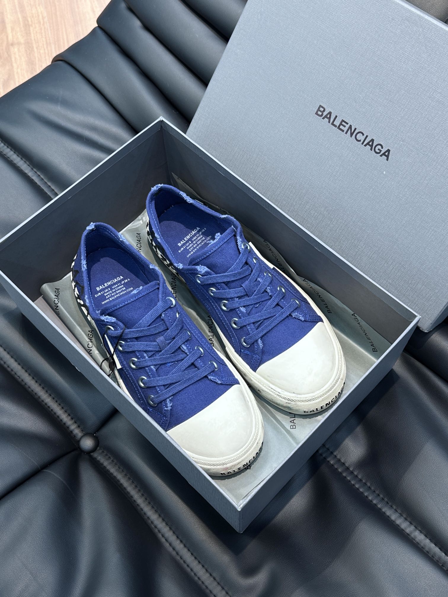 BALENCIAG*复古炮弹出击全新