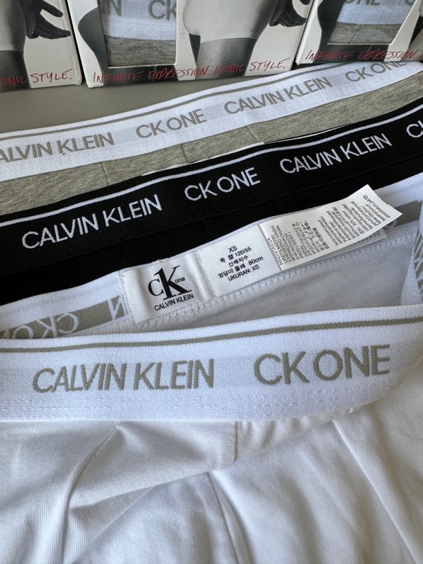 CalvinKlein同步柜子无与伦比的独特调调毫不费力的时髦感超级特别出门露腰穿太绝了最经典的版型最特