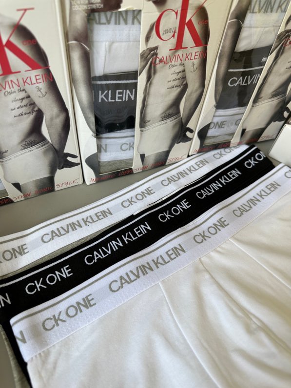 CalvinKlein同步柜子无与伦比的独特调调毫不费力的时髦感超级特别出门露腰穿太绝了最经典的版型最特