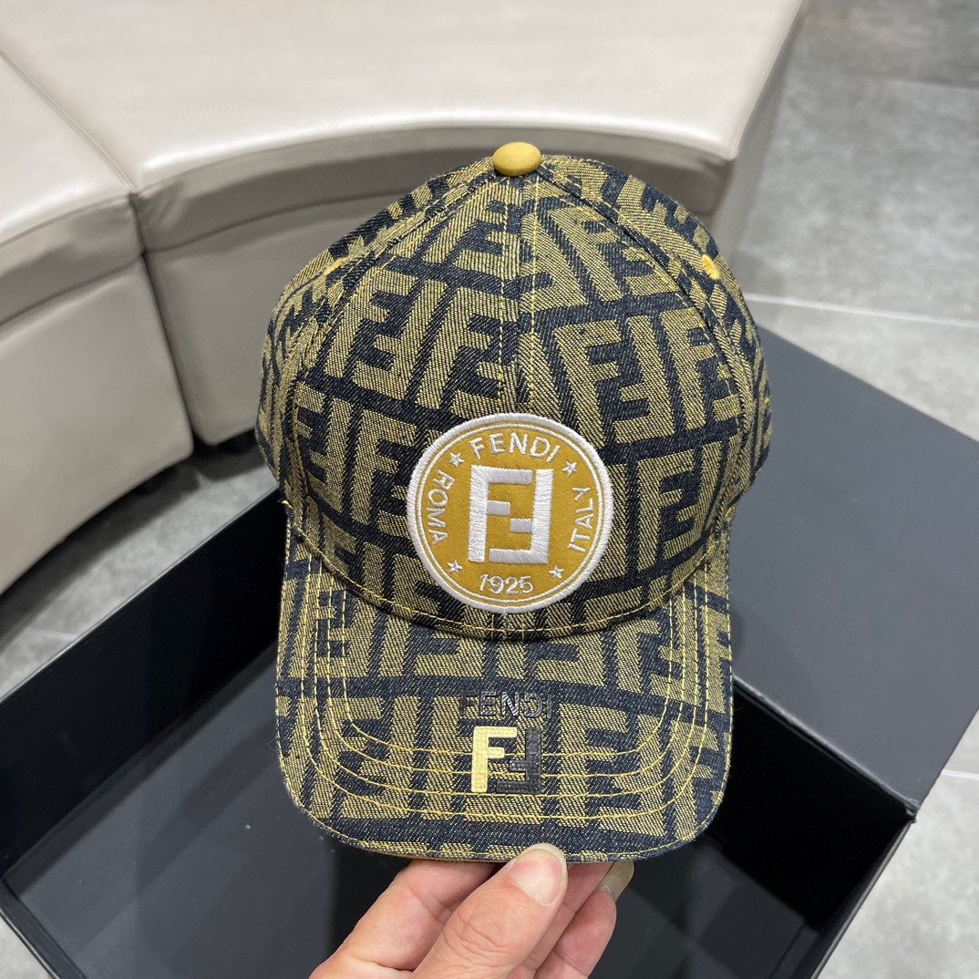 FENDI芬迪时装棒球帽新款流行趋势
