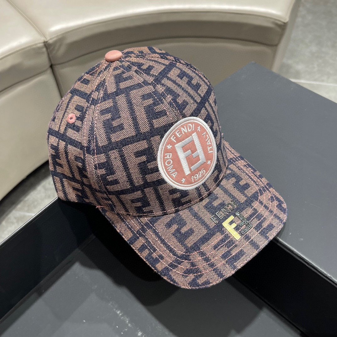 FENDI芬迪时装棒球帽新款流行趋势