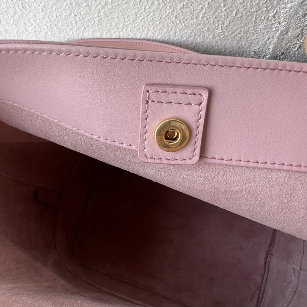 C家新作 CUIR水桶バッグ - 軽量牛皮・調節可能な肩 strap