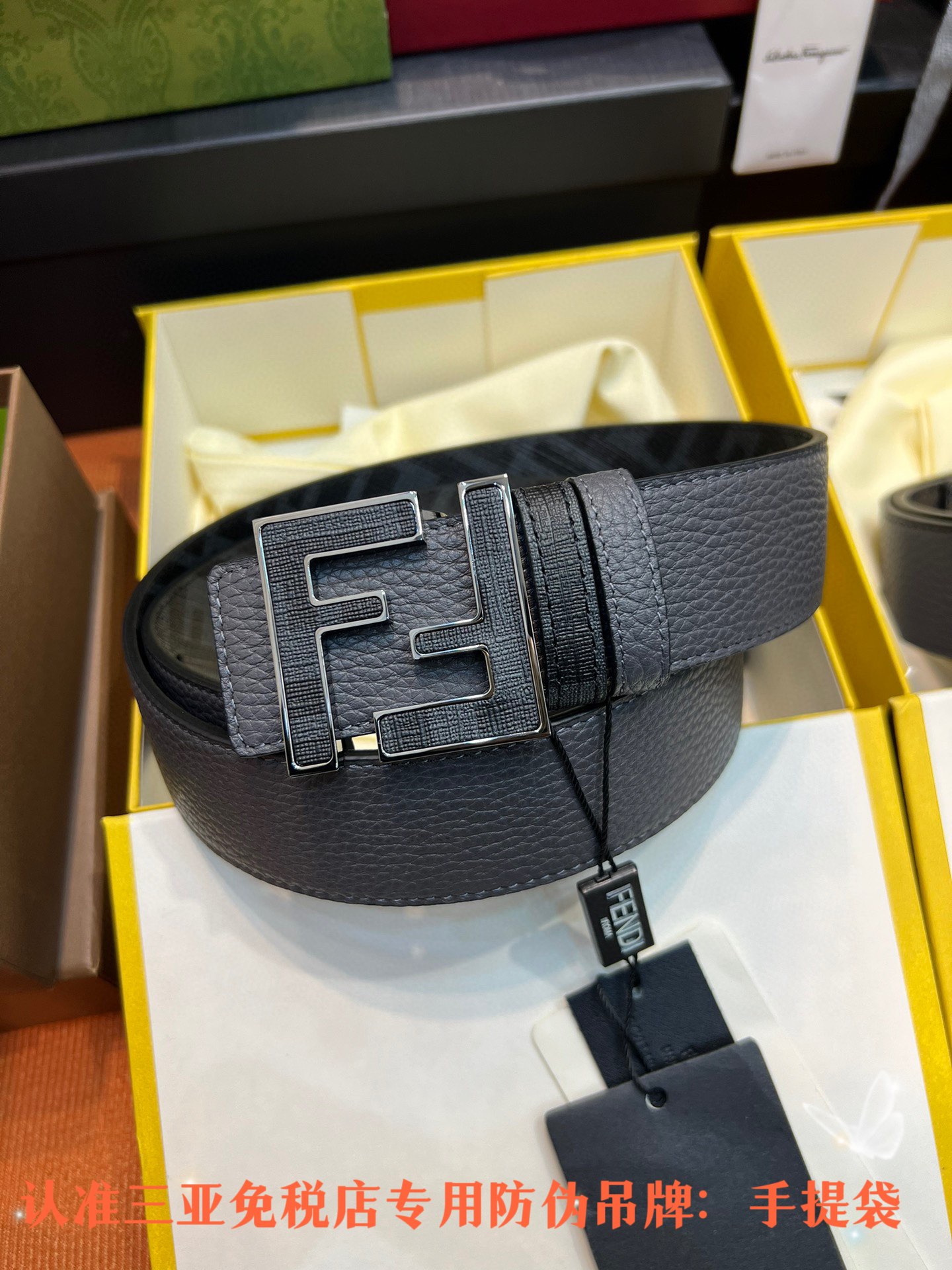 Fendi 发货 同步礼盒 fendi宽版 4.0宽度男士 皮带 芬迪面料搭配荔枝纹双面可用 双色五金扣精品五金挂扣