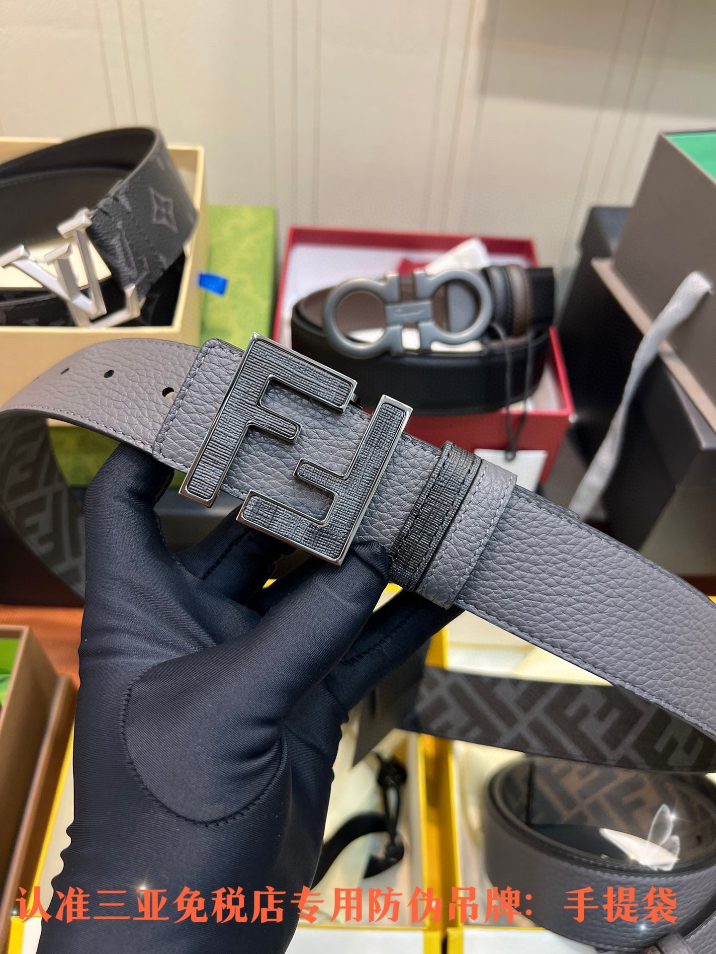 Fendi 发货 同步礼盒 fendi宽版 4.0宽度男士 皮带 芬迪面料搭配荔枝纹双面可用 双色五金扣精品五金挂扣
