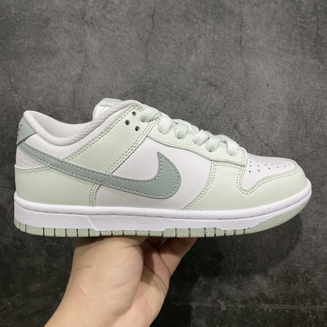 【YC纯原】NK Dunk Low Next Nature 青提奶绿斑斓奶酪🧀 清爽简约 百搭低帮板鞋 白浅绿n以拆线为创作灵感 结合OW拆解鞋带的风格 以DUNK进行设计 并加入了解构风独特的元素 同时给鞋子做了旧vibe风的效果 让整体效果更加潮流货号 DN1431-102nSize 36 36.5 37.5 38 38.5 39 40-莆田鞋批发中心