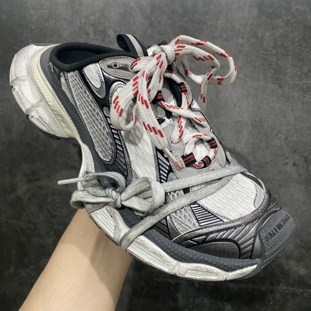 图片[3]-【XA版本】BALENCIAGA 3XL Sneakers巴黎世家十代网布系带低帮走秀复古老爹鞋半拖 灰银色 全套原纸板楦头开发 最原汁原味的灵魂版型全鞋荧光划线卡点 胶水把控整洁度追求极致完美每一双都是工艺品 多重QC质检 超越公司货的品控标准实实在在的免检产品 原盒原配 正确字体电绣 粗细、位置、大小正确 侧边TPU 透气孔匹配意产原版 正确分离大底 TPU软底 原版一致大底LOGO 立体感十足 原厂皮料水洗做旧 采购原厂网纱 不含皮革 网布材料和聚氨酯 磨损效果 鞋头边缘和后帮 Balenciaga 徽标 鞋面和后跟凸印尺码 鞋舌 3XL 橡胶品牌标识和反光细节 鞋帮拉袢和鞋舌拉祥 配反光细节 备用鞋带在鞋履前侧 可在穿着前取下 便于不同造型搭配 偏大一码 尺码：35 36 37 38 39 40 41 42 43 44 45 46-莆田鞋批发中心