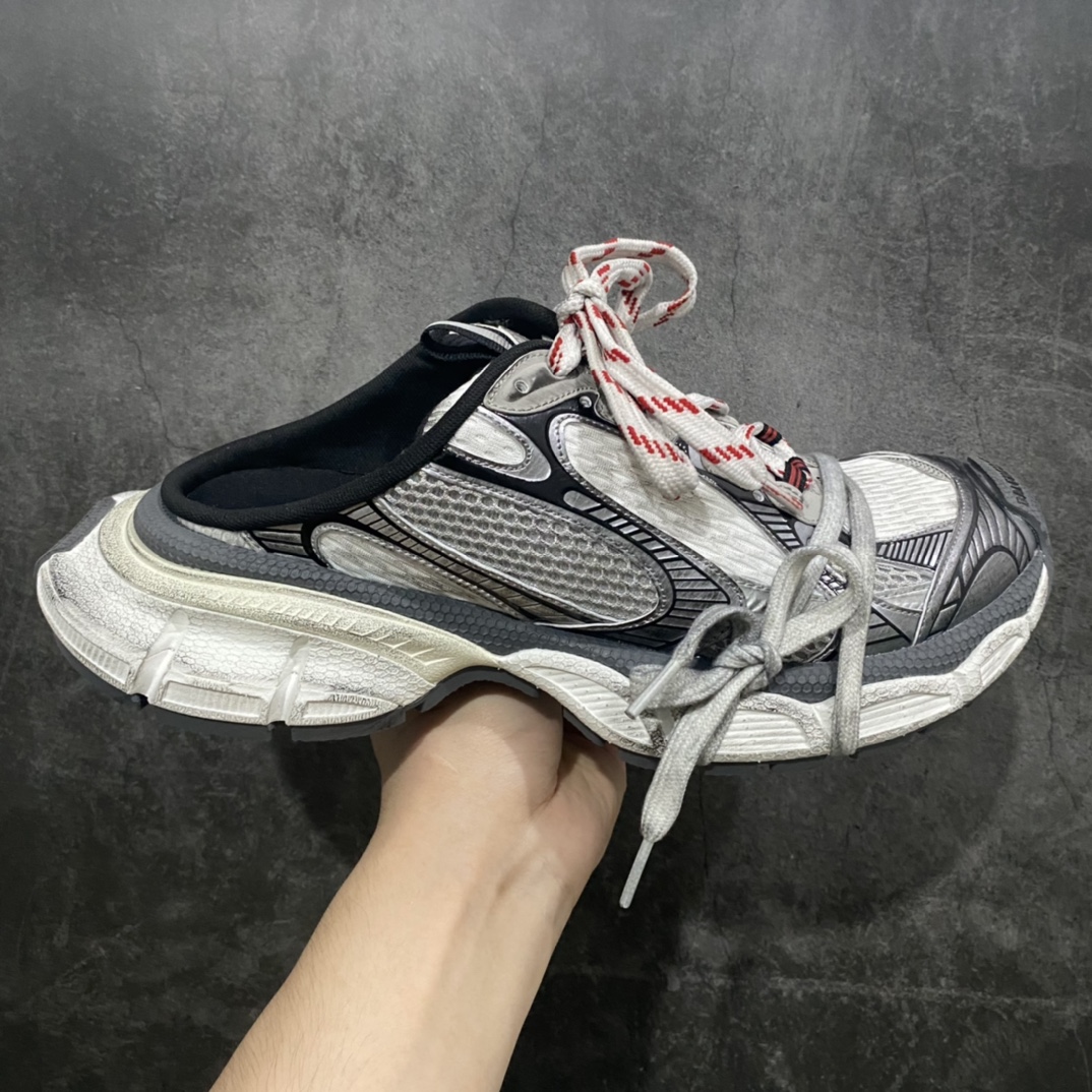 【XA版本】BALENCIAGA 3XL Sneakers巴黎世家十代网布系带低帮走秀复古老爹鞋半拖 灰银色 全套原纸板楦头开发 最原汁原味的灵魂版型全鞋荧光划线卡点 胶水把控整洁度追求极致完美每一双都是工艺品 多重QC质检 超越公司货的品控标准实实在在的免检产品 原盒原配 正确字体电绣 粗细、位置、大小正确 侧边TPU 透气孔匹配意产原版 正确分离大底 TPU软底 原版一致大底LOGO 立体感十足 原厂皮料水洗做旧 采购原厂网纱 不含皮革 网布材料和聚氨酯 磨损效果 鞋头边缘和后帮 Balenciaga 徽标 鞋面和后跟凸印尺码 鞋舌 3XL 橡胶品牌标识和反光细节 鞋帮拉袢和鞋舌拉祥 配反光细节 备用鞋带在鞋履前侧 可在穿着前取下 便于不同造型搭配 偏大一码 尺码：35 36 37 38 39 40 41 42 43 44 45 46-莆田鞋批发中心