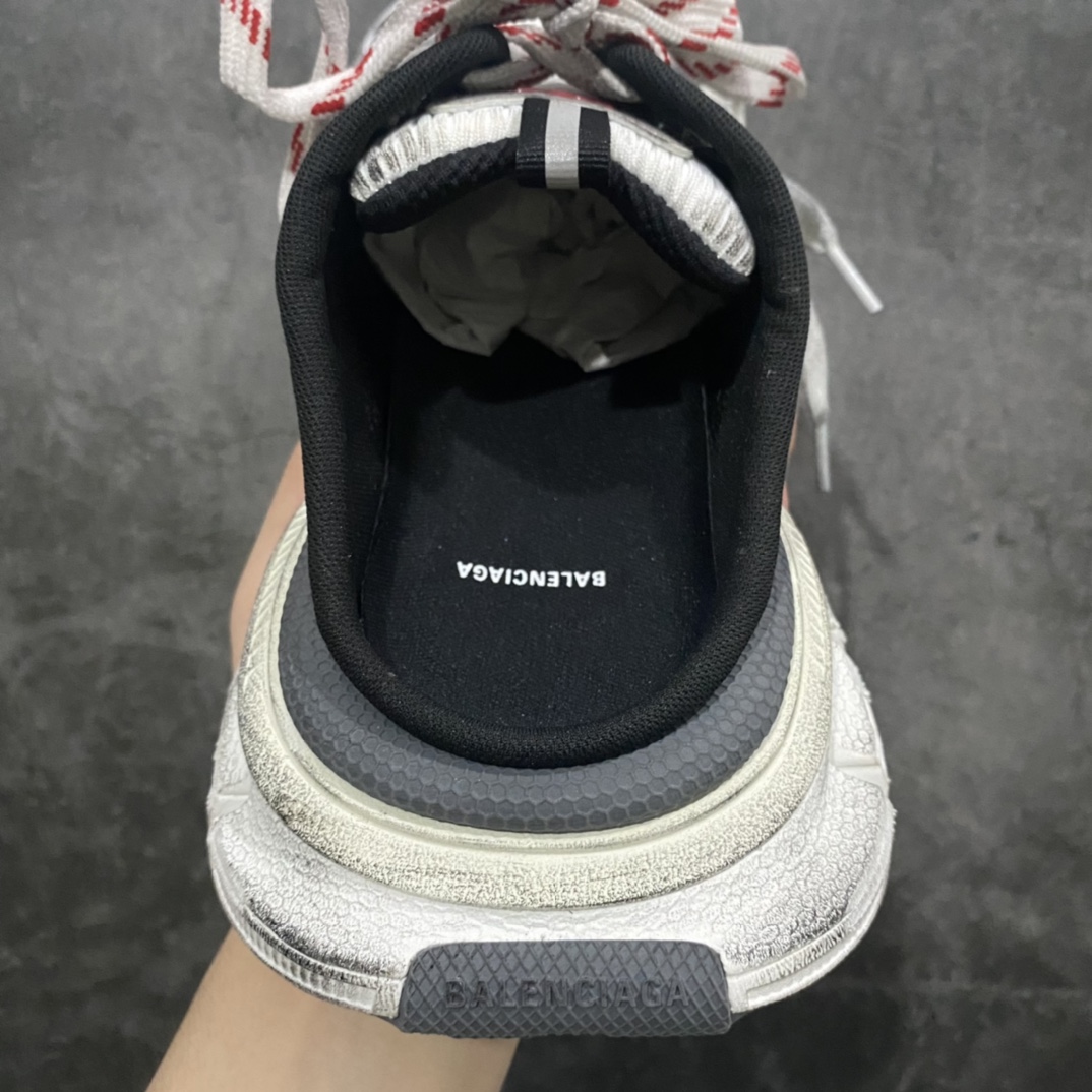 图片[4]-【XA版本】BALENCIAGA 3XL Sneakers巴黎世家十代网布系带低帮走秀复古老爹鞋半拖 灰银色 全套原纸板楦头开发 最原汁原味的灵魂版型全鞋荧光划线卡点 胶水把控整洁度追求极致完美每一双都是工艺品 多重QC质检 超越公司货的品控标准实实在在的免检产品 原盒原配 正确字体电绣 粗细、位置、大小正确 侧边TPU 透气孔匹配意产原版 正确分离大底 TPU软底 原版一致大底LOGO 立体感十足 原厂皮料水洗做旧 采购原厂网纱 不含皮革 网布材料和聚氨酯 磨损效果 鞋头边缘和后帮 Balenciaga 徽标 鞋面和后跟凸印尺码 鞋舌 3XL 橡胶品牌标识和反光细节 鞋帮拉袢和鞋舌拉祥 配反光细节 备用鞋带在鞋履前侧 可在穿着前取下 便于不同造型搭配 偏大一码 尺码：35 36 37 38 39 40 41 42 43 44 45 46-莆田鞋批发中心