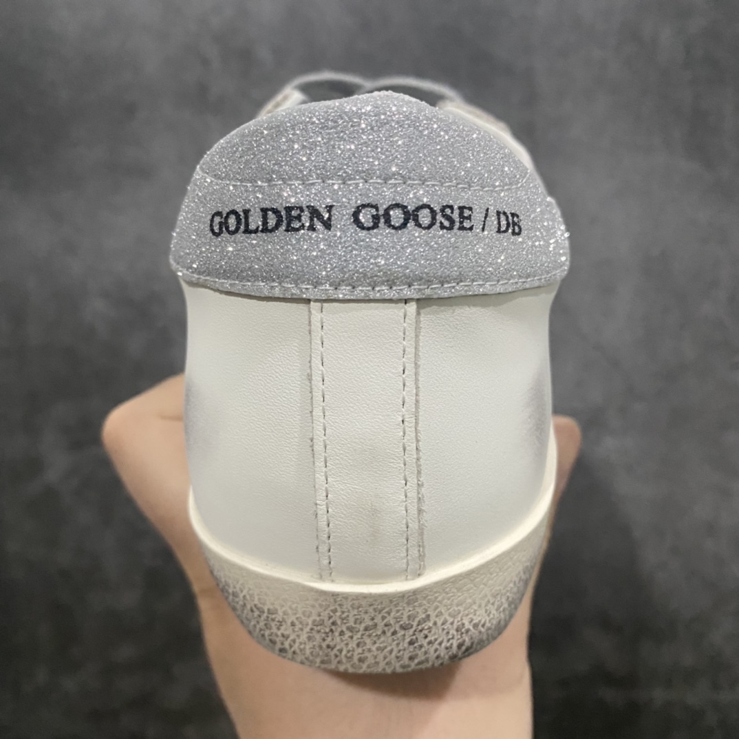 图片[4]-【莞产纯原】Golden Goose Super-Star GGDB 小脏鞋休闲时尚板鞋 设计有一种不修边幅的酷感 特意做旧彰显自由随性 百搭无挑剔 订制高端柔软皮革 纯手工制作压印Logo 手工刷洗上色打蜡 确保每一双鞋子的独一无二不管是版型还是材料和质感都已经大幅度的超越同市场其它版本 Super-Star运动鞋是Golden Goose的常绿植物 由于使用了创新的材料和饰面 它在每个季节都伴随着其系列 这款牛皮皮革模型的鞋跟饰有黑色皮革鞋跟 绒面革GGDB星星和金属宇样 标志性的复古外观 Size：35/40-莆田鞋批发中心