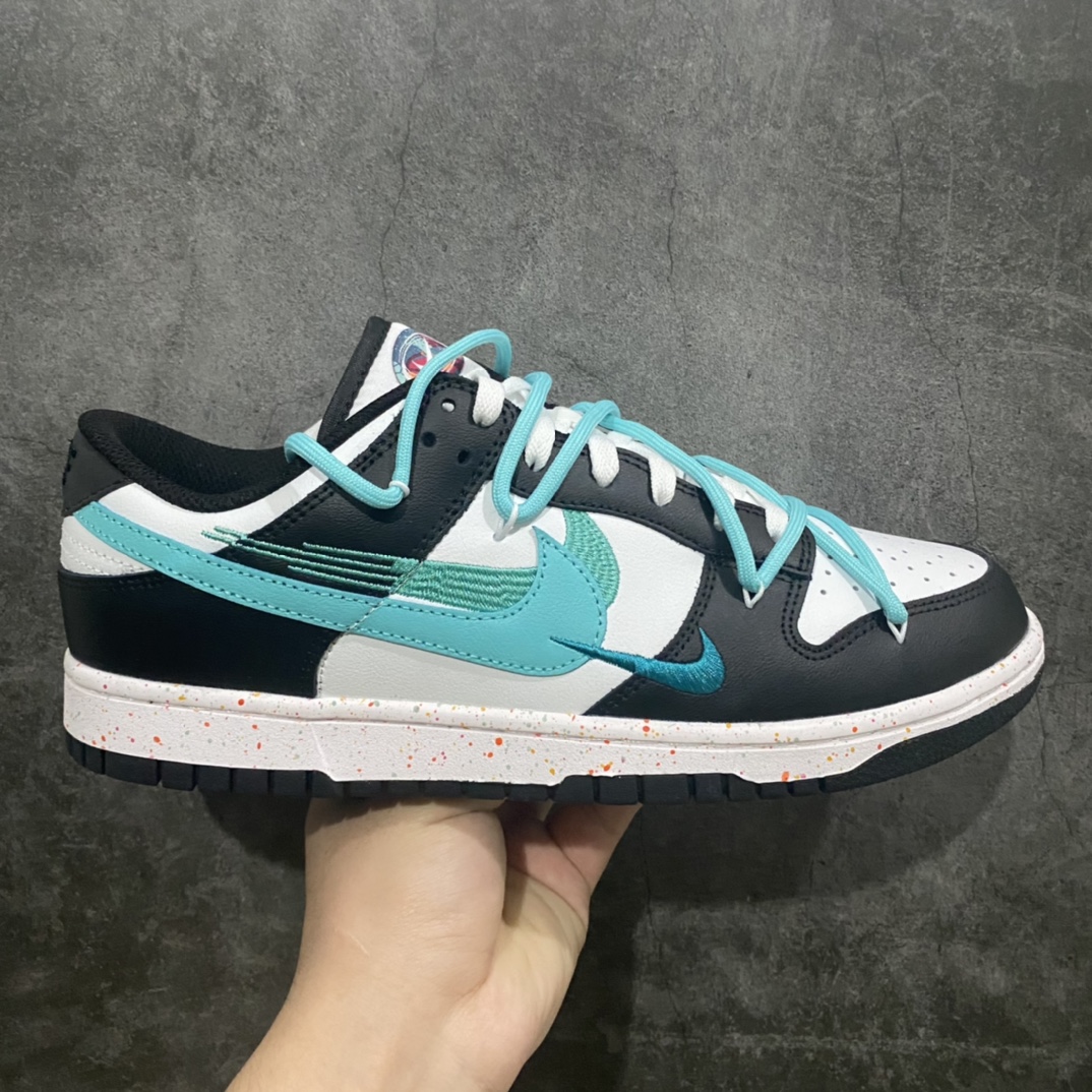 【CS版本】NK Dunk Low Multi-Color Swoosh SB低帮解构绑带活力三勾蒂芙尼 货号：FD4623-135nn专业dunk大厂 主打dunk85系列的工厂n品质以及性价比都是市场无可匹敌的存在n皮料用的扎实 裁边清洁度超高 鞋型细节也没任何问题n强烈推荐 配色非常齐全 终端供应💪🏻  尺码：36 36.5 37.5 38 38.5 39 40 40.5 41 42 42.5 43 44 44.5 45 46-莆田鞋批发中心