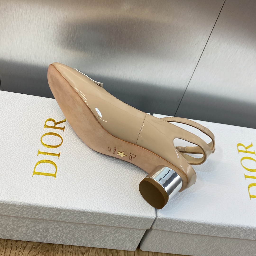 Dior迪奥2023春夏最新时装秀高