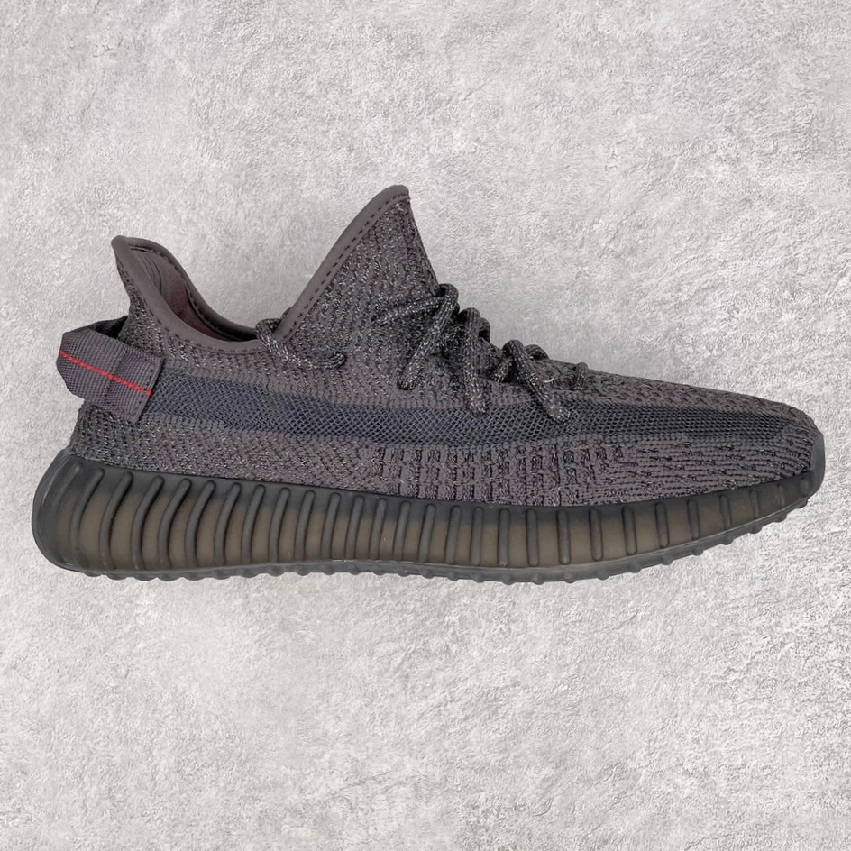 💰200 ＃K版纯原 巴斯夫福利‼Yeezy Boost 350 V2 黑满天星 货号：FU9007 市面中端最王炸版本 lw同源配套打造 全套原楦 原纸版 原鞋开模完美打造 采用辰元飞织鱼丝网原厂面 非进口机台 大底原厂半透明RB巴斯夫满钉大底  原厂东莞百宏3M反光鞋带 质感一致 原厂鑫成新粉原鞋垫 LOGO胶浆印花 钛金针与高士马克线针车精工打造 一切遵循原厂指令单采购同源原材 采购全套原厂进口材料 原纸版 原楦头 一切同源公司 大几率过验 混卖无压力‼️SIZE：36 36.5 37 38 38.5 39 40 40.5 41 42 42.5 43 44 44.5 45 46 47 编码：Mby2936070-运动鞋