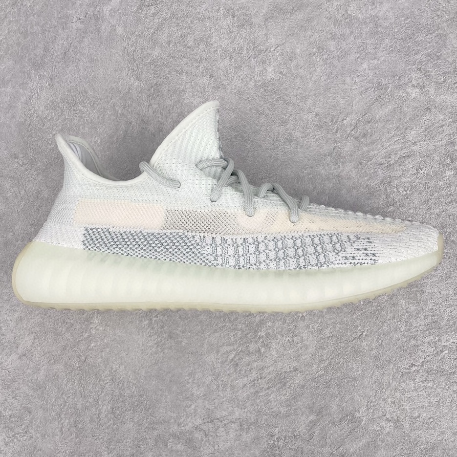 💰200 ＃K版纯原 巴斯夫福利‼Yeezy Boost 350 V2 冰蓝满天星 货号：FW5317 市面中端最王炸版本 lw同源配套打造 全套原楦 原纸版 原鞋开模完美打造 采用辰元飞织鱼丝网原厂面 非进口机台 大底原厂半透明RB巴斯夫满钉大底  原厂东莞百宏3M反光鞋带 质感一致 原厂鑫成新粉原鞋垫 LOGO胶浆印花 钛金针与高士马克线针车精工打造 一切遵循原厂指令单采购同源原材 采购全套原厂进口材料 原纸版 原楦头 一切同源公司 大几率过验 混卖无压力‼️SIZE：36 36.5 37 38 38.5 39 40 40.5 41 42 42.5 43 44 44.5 45 46 47 编码：Mby2936070-运动鞋