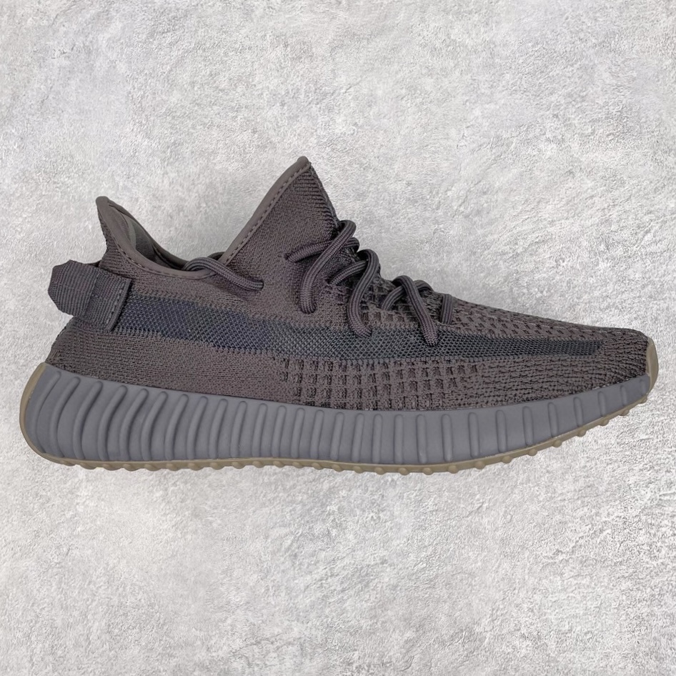 💰200 ＃K版纯原 巴斯夫福利‼Yeezy Boost 350 V2 黑生胶 货号：FY2903 市面中端最王炸版本 lw同源配套打造 全套原楦 原纸版 原鞋开模完美打造 采用辰元飞织鱼丝网原厂面 非进口机台 大底原厂半透明RB巴斯夫满钉大底  原厂东莞百宏3M反光鞋带 质感一致 原厂鑫成新粉原鞋垫 LOGO胶浆印花 钛金针与高士马克线针车精工打造 一切遵循原厂指令单采购同源原材 采购全套原厂进口材料 原纸版 原楦头 一切同源公司 大几率过验 混卖无压力‼️SIZE：36 36.5 37 38 38.5 39 40 40.5 41 42 42.5 43 44 44.5 45 46 47 编码：Mby2936070-运动鞋