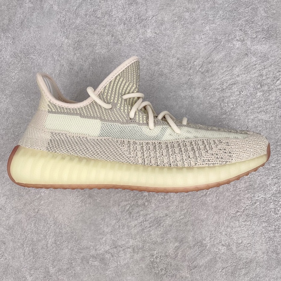 💰200 ＃K版纯原 巴斯夫福利‼Yeezy Boost 350 V2 拼接满天星 货号：FW5318 市面中端最王炸版本 lw同源配套打造 全套原楦 原纸版 原鞋开模完美打造 采用辰元飞织鱼丝网原厂面 非进口机台 大底原厂半透明RB巴斯夫满钉大底  原厂东莞百宏3M反光鞋带 质感一致 原厂鑫成新粉原鞋垫 LOGO胶浆印花 钛金针与高士马克线针车精工打造 一切遵循原厂指令单采购同源原材 采购全套原厂进口材料 原纸版 原楦头 一切同源公司 大几率过验 混卖无压力‼️SIZE：36 36.5 37 38 38.5 39 40 40.5 41 42 42.5 43 44 44.5 45 46 47 编码：Mby2936070-运动鞋