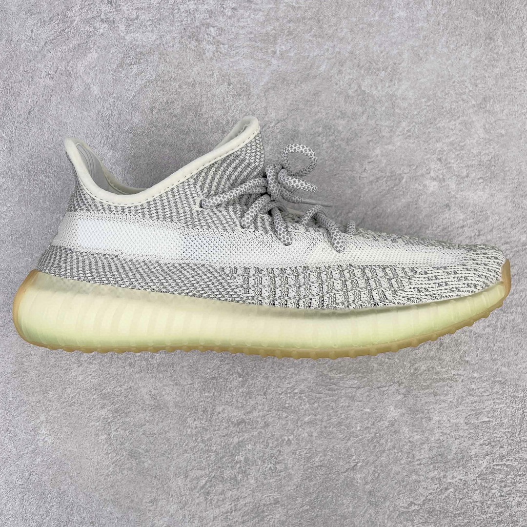 💰200 ＃K版纯原 巴斯夫福利‼Yeezy Boost 350 V2 灰满天星 货号：FX4349 市面中端最王炸版本 lw同源配套打造 全套原楦 原纸版 原鞋开模完美打造 采用辰元飞织鱼丝网原厂面 非进口机台 大底原厂半透明RB巴斯夫满钉大底  原厂东莞百宏3M反光鞋带 质感一致 原厂鑫成新粉原鞋垫 LOGO胶浆印花 钛金针与高士马克线针车精工打造 一切遵循原厂指令单采购同源原材 采购全套原厂进口材料 原纸版 原楦头 一切同源公司 大几率过验 混卖无压力‼️SIZE：36 36.5 37 38 38.5 39 40 40.5 41 42 42.5 43 44 44.5 45 46 47 编码：Mby2936070-运动鞋