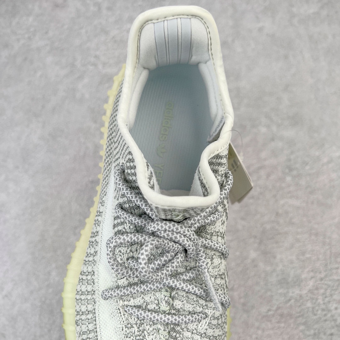 图片[5]-💰200 ＃K版纯原 巴斯夫福利‼Yeezy Boost 350 V2 灰满天星 货号：FX4349 市面中端最王炸版本 lw同源配套打造 全套原楦 原纸版 原鞋开模完美打造 采用辰元飞织鱼丝网原厂面 非进口机台 大底原厂半透明RB巴斯夫满钉大底  原厂东莞百宏3M反光鞋带 质感一致 原厂鑫成新粉原鞋垫 LOGO胶浆印花 钛金针与高士马克线针车精工打造 一切遵循原厂指令单采购同源原材 采购全套原厂进口材料 原纸版 原楦头 一切同源公司 大几率过验 混卖无压力‼️SIZE：36 36.5 37 38 38.5 39 40 40.5 41 42 42.5 43 44 44.5 45 46 47 编码：Mby2936070-运动鞋