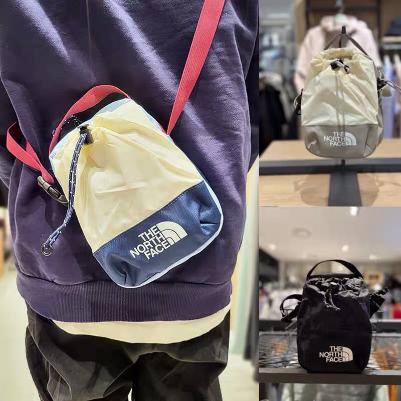 P55💰！🇰🇷北面夏季小挎包水壶手机防水补妆包单肩包！尺寸：横长15cm、竖长21cm、宽度9cm.