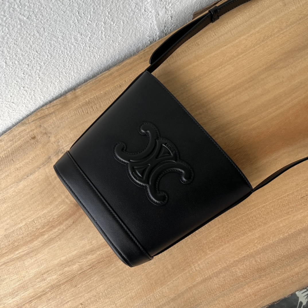 CE 迷你P1300 水桶バッグ - 可愛くて実用的な新色登場