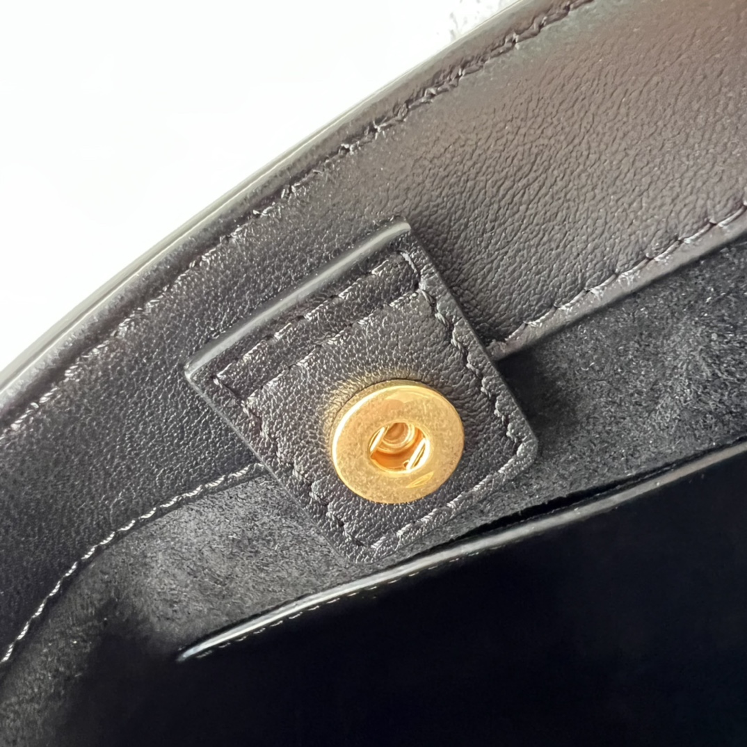 CE 迷你P1300 水桶バッグ - 可愛くて実用的な新色登場