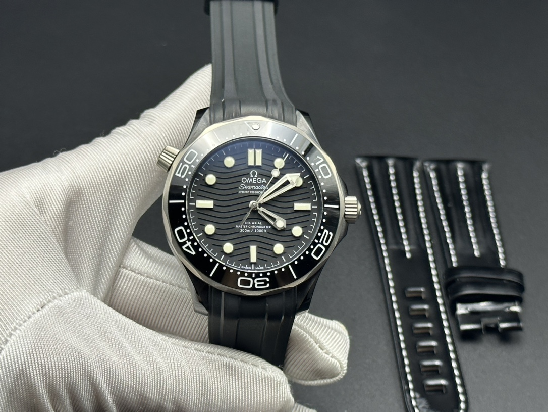NO:143653,Black ceramic seahorse, the first batch of watch straps, 42mm diameter, Anto gray black nylon strap, automatic mechanical movement,19860909黑陶瓷海马 首批送表带 42mm直径 Anto灰黑尼龙表带 自动机械机芯,,Watch