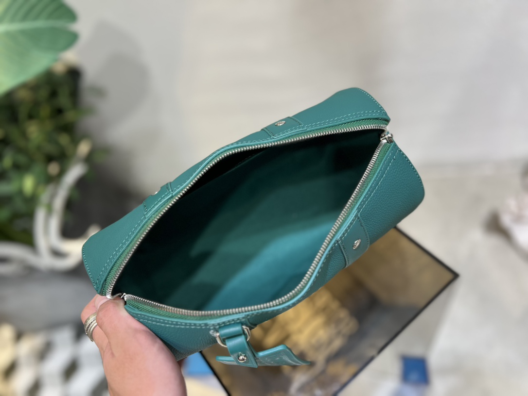 Louis Vuitton Luxury Handbag Collection 8