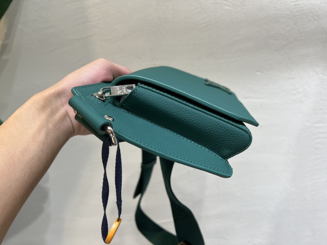 M22665 All-Leather Sling & Waist Bag Collection – Takeoff Sling Bag - Bag 3