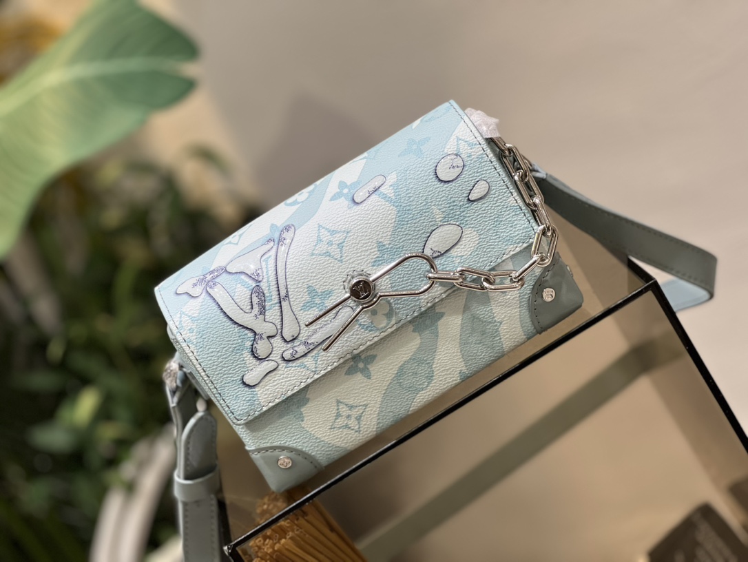 the Steamer Mini handbag features a 3D print depicting splashing water - Bag 2
