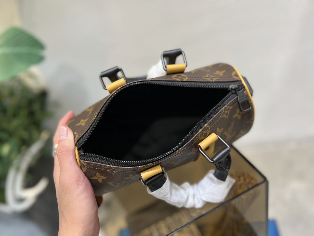 M46687 本款手袋浓缩 Keepall 旅行袋的经典轮廓,由Monogram 压纹 Taurillon 皮革制成 8