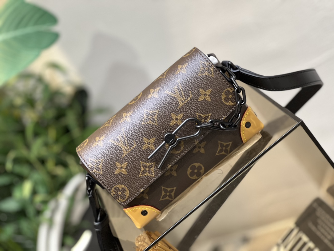 M82534 M81783本款 Steamer 迷你手袋取材 Monogram Eclipse 帆布,向路易威登 Steamer 2